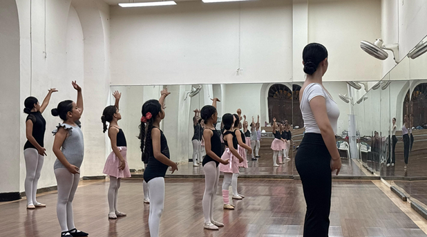 Entre barras y equilibrio: así se forma el ballet en la EMA